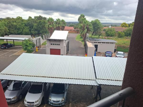 Apartment / Flat For Sale in Rooihuiskraal North, Centurion